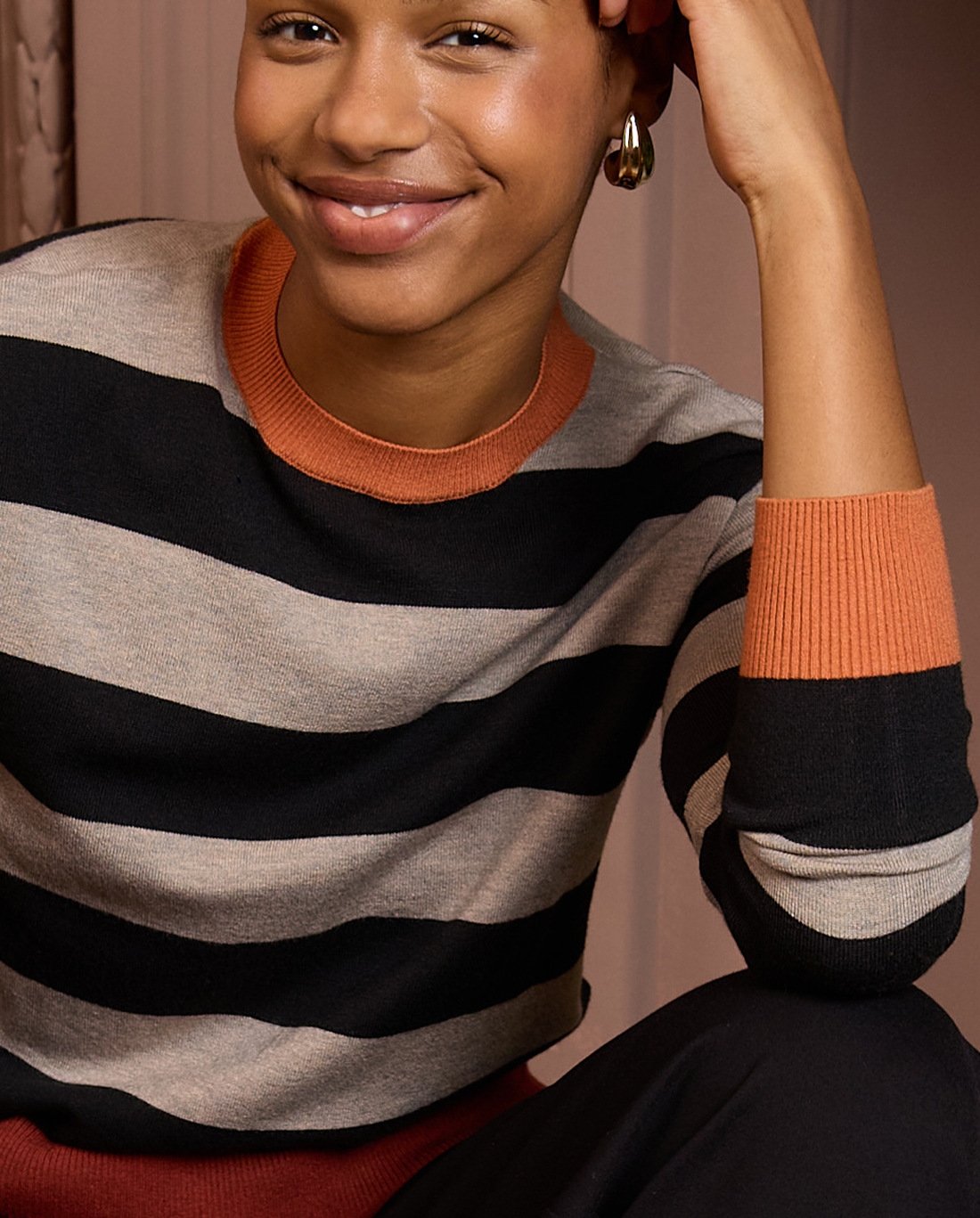Striped crew neck sweater Black