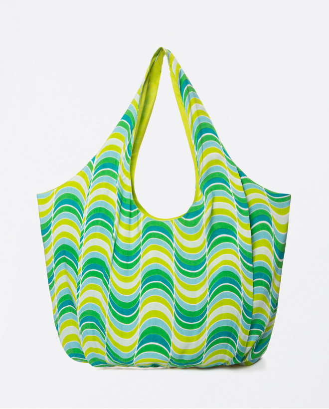 Handle bag with pleats. Acid green