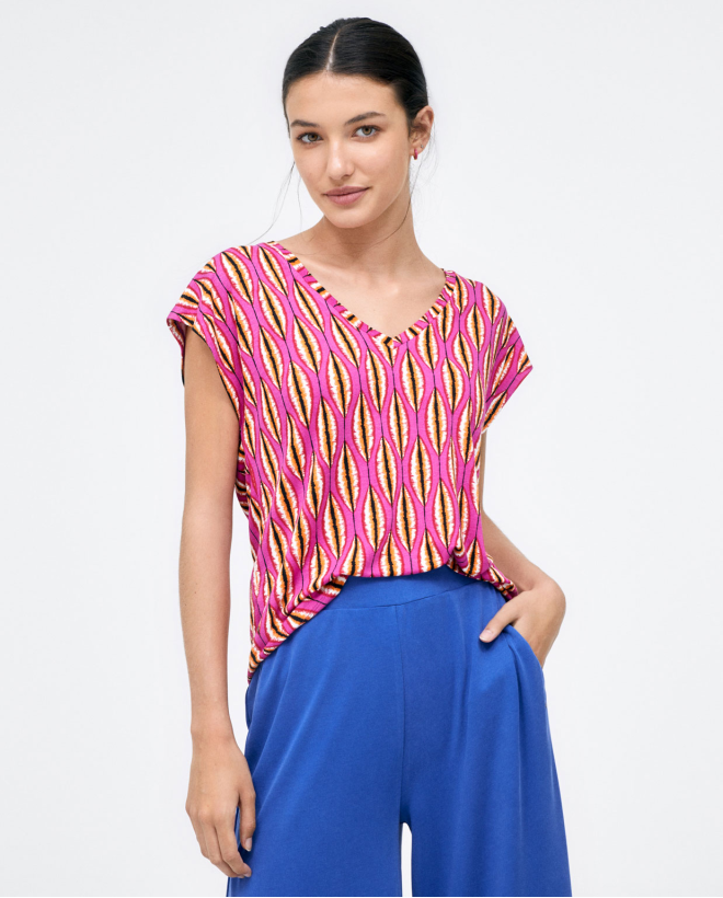 Japanese sleeve T-shirt, V-neck. Fuchsia