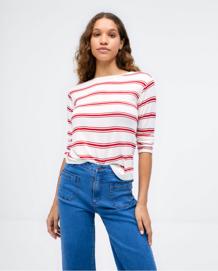 Knitted jumper. Boat neck. Navy e stripes Red