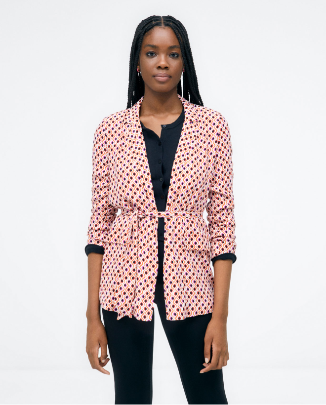 Jacket with flap pockets and belt.ed Red