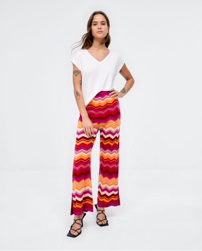 Straight knitted long trousers. Stripes Fuchsia