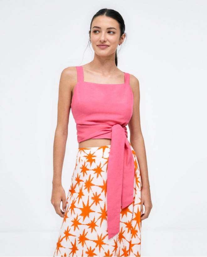 Tank top knotted at the waist. Plain Fuchsia