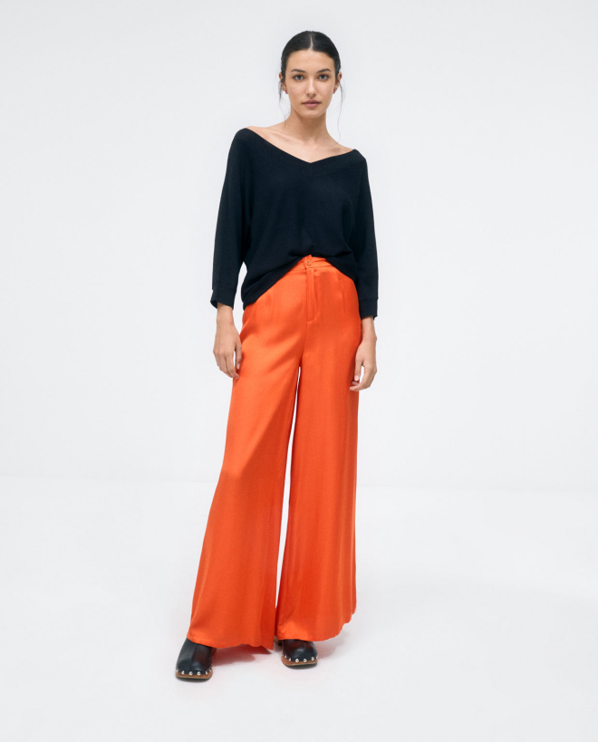 Wide trousers with darts....