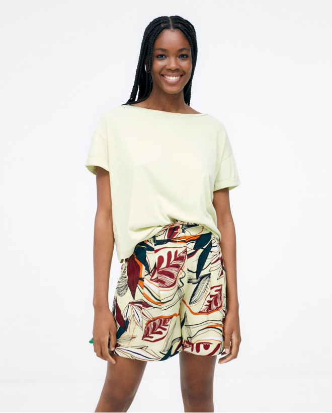 Pleated back t-shirt. Stretch. Plain. Acid green